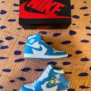 Air Jordan 1 UNC (2015) Size 9 1/2 “Dead Stock” never worn.